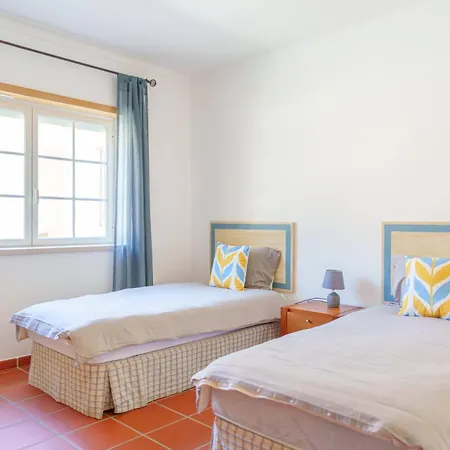 Pool Breeze Apartman Amoreira