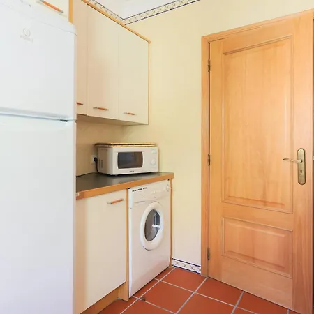 Apartment Pool Breeze 3 *